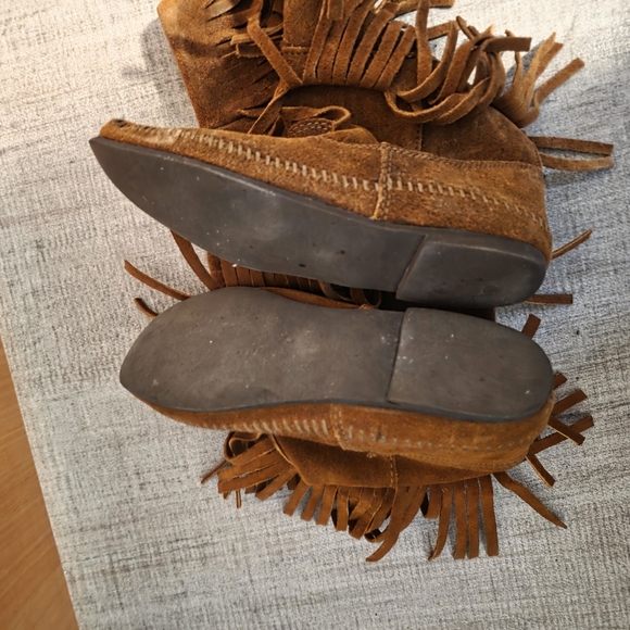 Minnetonka suede fringe boots - Picture 3 of 5
